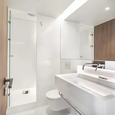 Amazing Central Studio With Balcony & Gym 2 Apartment *
