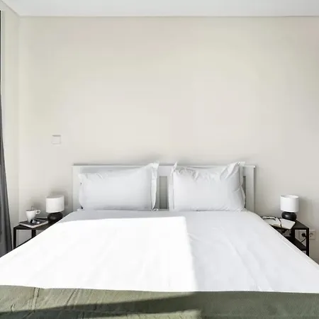 Amazing Central Studio With Balcony & Gym 2 Apartment Lisbon