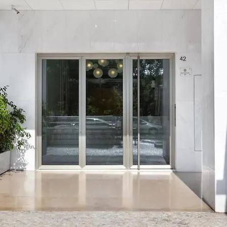 Amazing Central Studio With Balcony & Gym 2 Lisbon