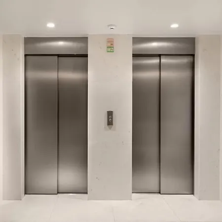 Amazing Central Studio With Balcony & Gym 2 * Lisbon